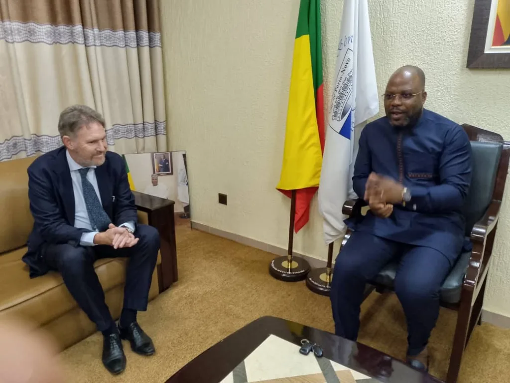 Pour avoir financé le projet Cadastre et sa mise à jour dans deux arrondissements à Porto-Novo : Le maire Yankoty exprime sa reconnaissance à l’Ambassade des Pays-Bas