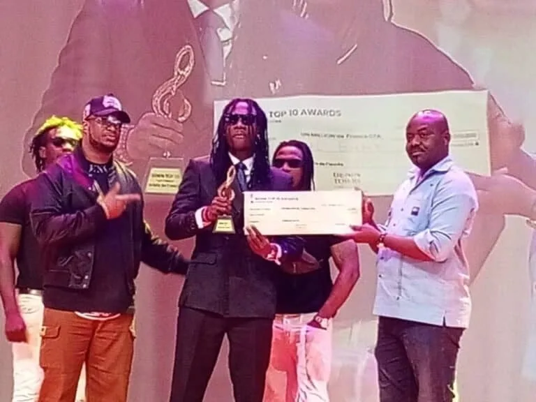 Bénin Top 10 Awards : Vano Baby sacré artiste de l’année 2024